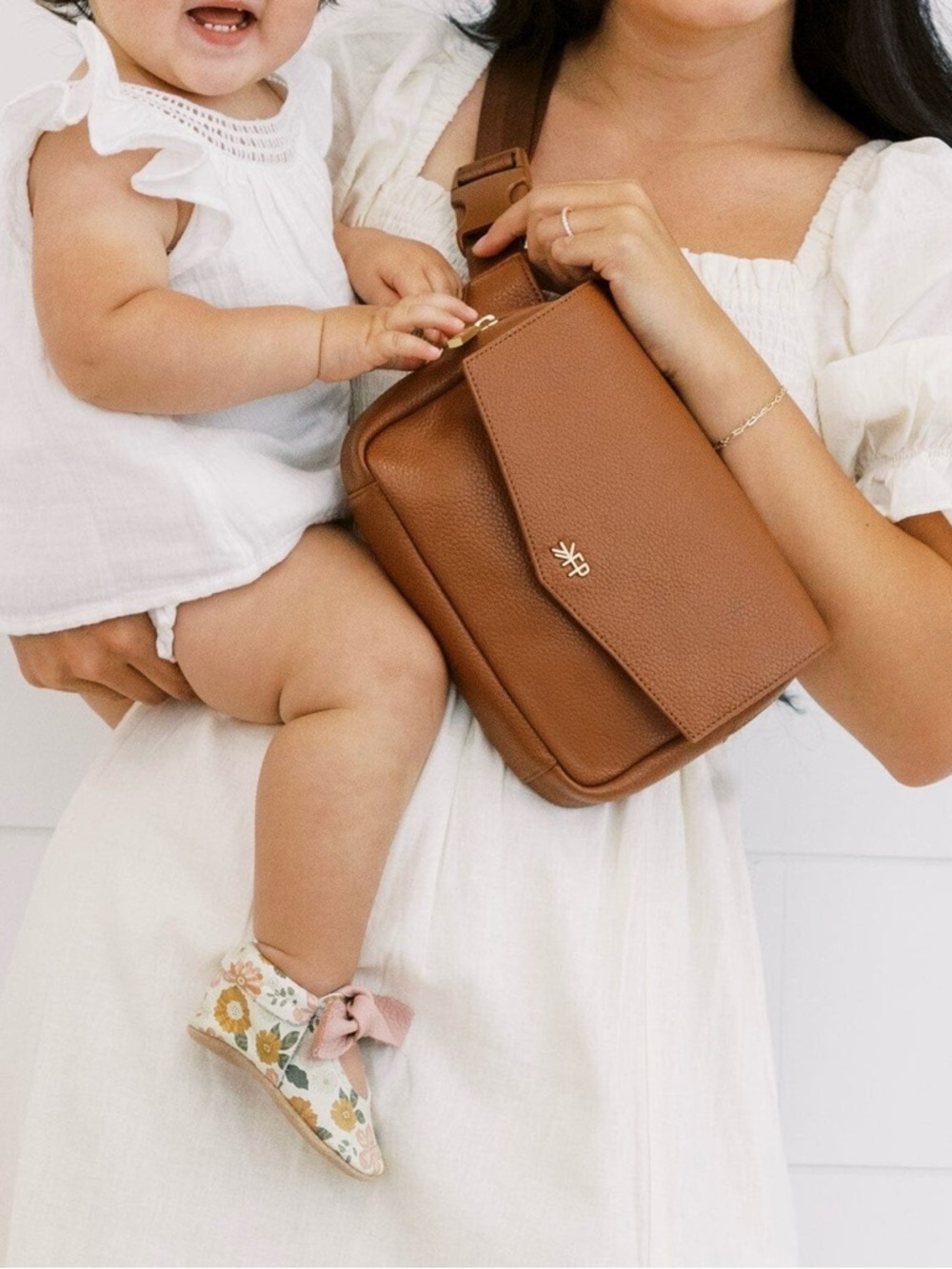 Freshly Picked Classic Crossbody multi purpose Bag - Picture 12 of 12
